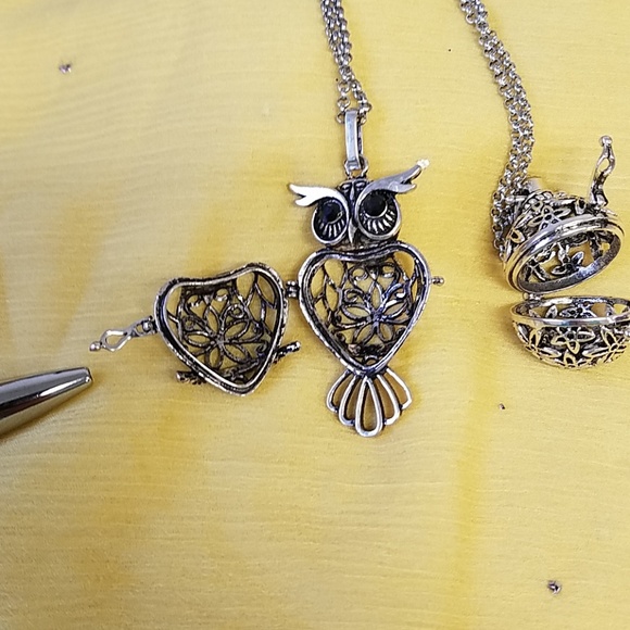 Scented necklace silver/pewter in color - Picture 7 of 7